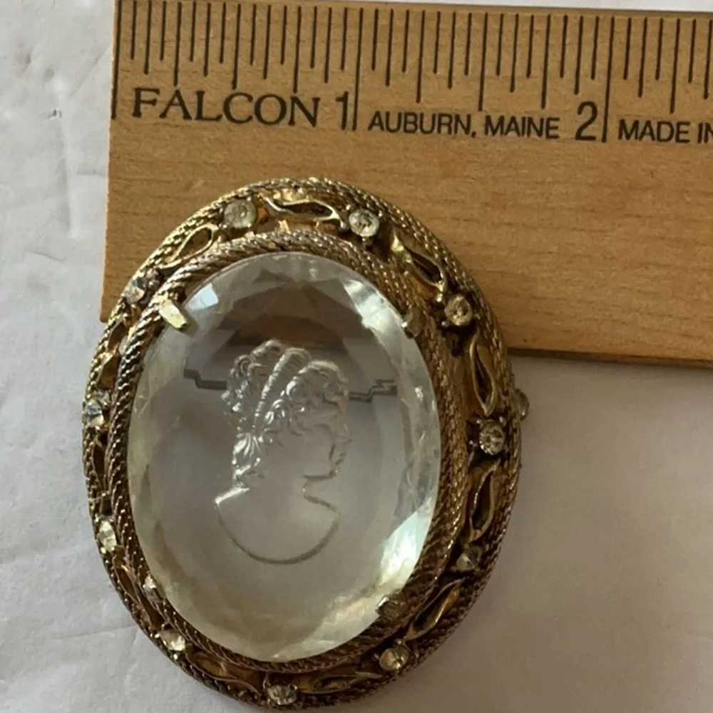 Vintage Lucite Intaglio Cameo Brooch Classical Lady Rhinestone Gold Tone